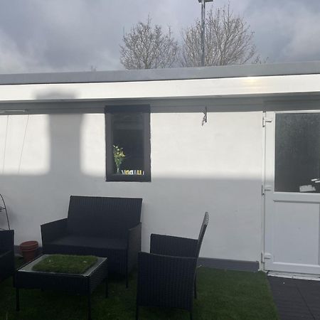 Beautiful Place To Live Near Heathrow Windsor Legoland & Free Parking Onsite 번햄 외부 사진