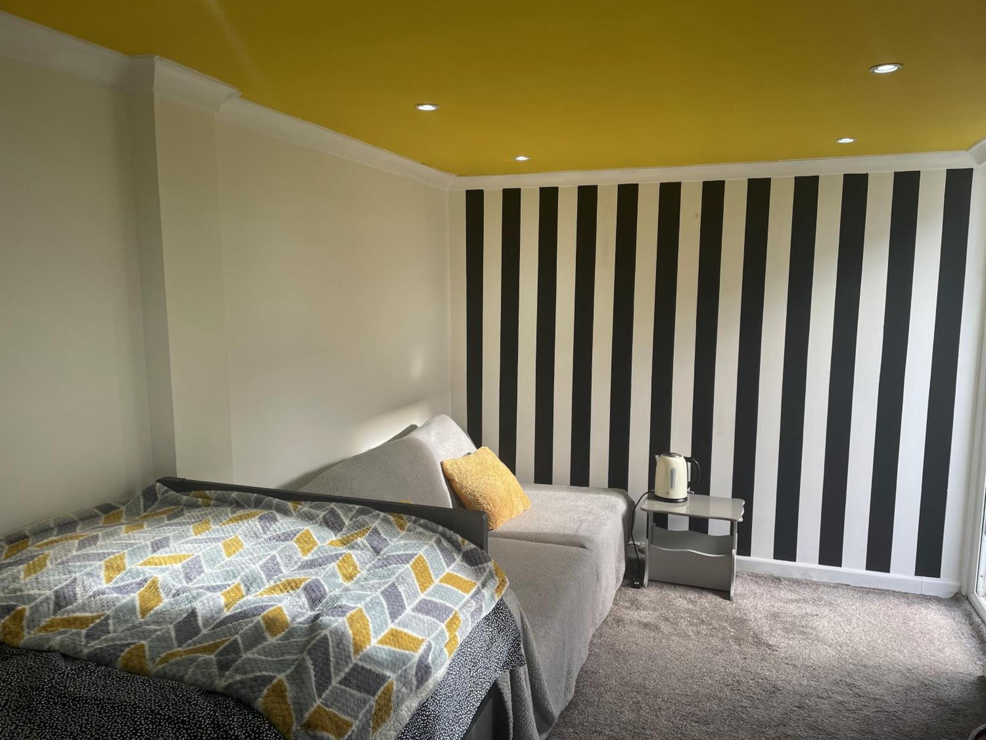 Beautiful Place To Live Near Heathrow Windsor Legoland & Free Parking Onsite 번햄 외부 사진